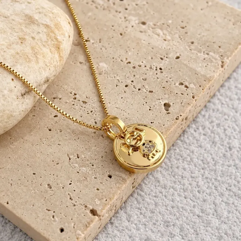 COLAR MINI MEDALHA REDONDA - MENINA