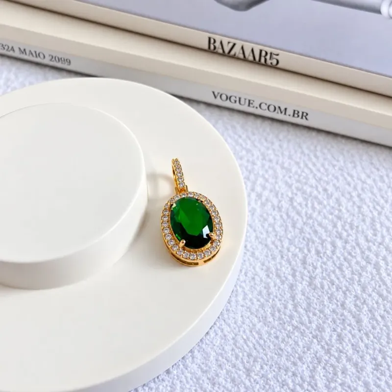 PINGENTE OVAL VERDE COM ZIRCONIAS