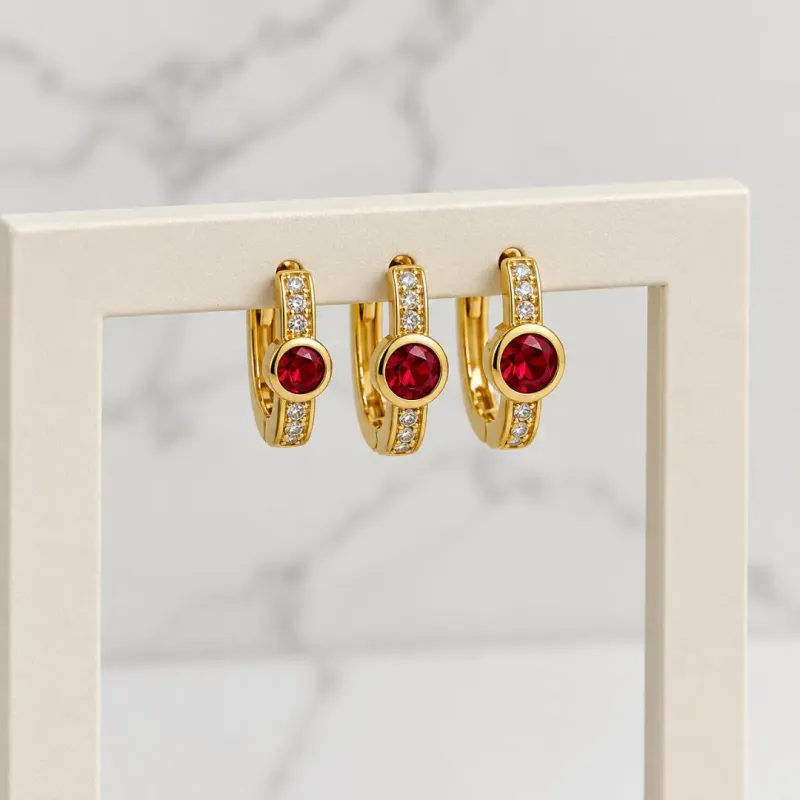 TRIO BRINCO ARGOLINHAS COM PONTO DE LUZ VERMELHO