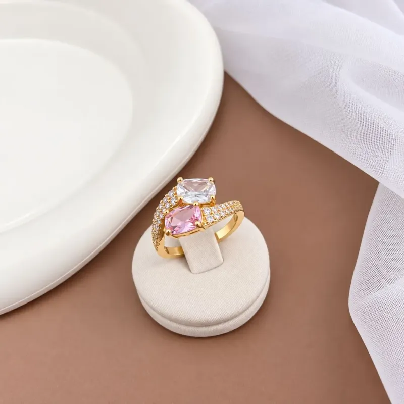 ANEL CRAVEJADO 2 PEDRAS CRISTAL E ROSA CLARO