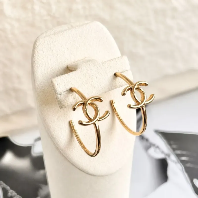 BRINCO ARGOLA FIO CHANEL