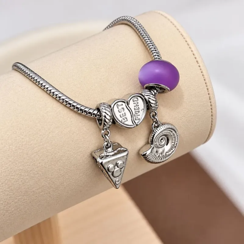 PULSEIRA (INSPIRAÇÃO VIVARA) COM 4 BERLOQUES