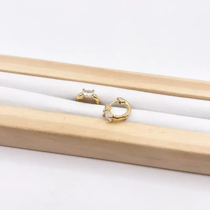 BRINCO ARGOLA ARTICULADA 1CM COM 1 PEDRA OVAL EM ZIRCONIA CRISTAL BRINCO ARGOLA ARTICULADA 1CM COM 1 PEDRA OVAL EM ZIRCONIA CRISTAL