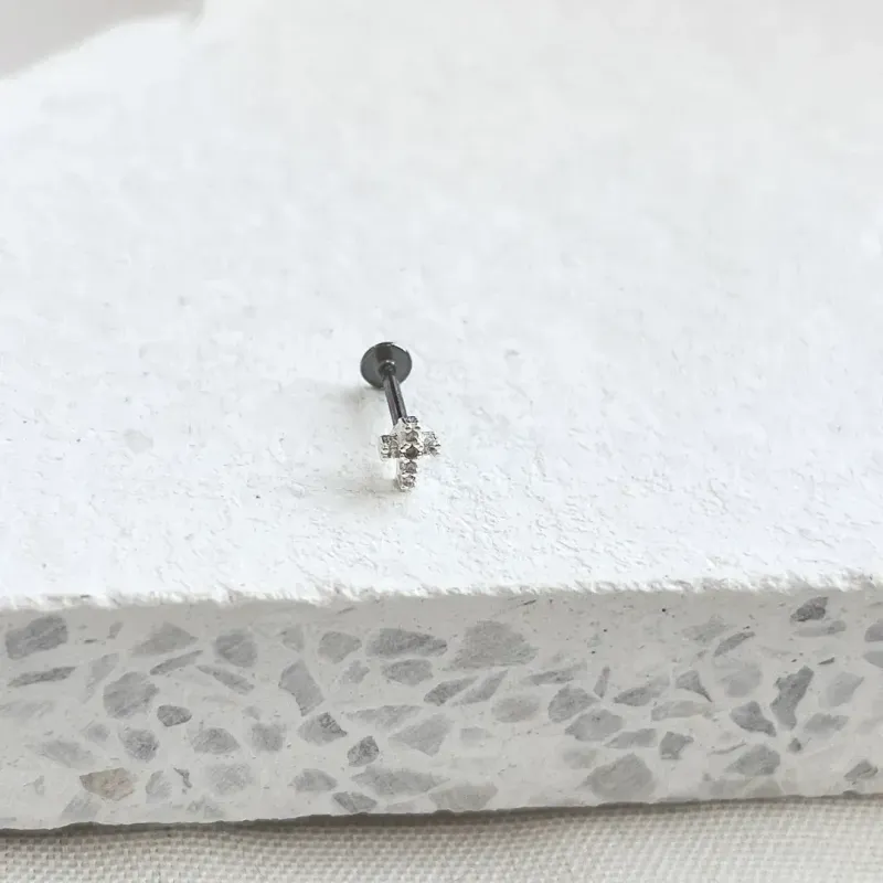 PIERCING PRATA925 COM BASE EM AÇO INOX PARA FURO CRUZ CRAVEJADA PIERCING PRATA925 COM BASE EM AÇO INOX PARA FURO CRUZ CRAVEJADA