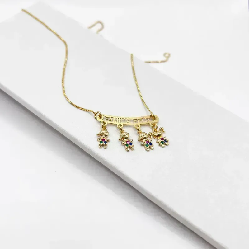 COLAR CANGA FAMÍLIA FELIZ 4 FILHOS - 1 MENINA E 3 MENINOS - BONECOS CRAVEJADO COLORIDOS COLAR CANGA FAMÍLIA FELIZ 4 FILHOS - 1 MENINA E 3 MENINOS - BONECOS CRAVEJADO COLORIDOS