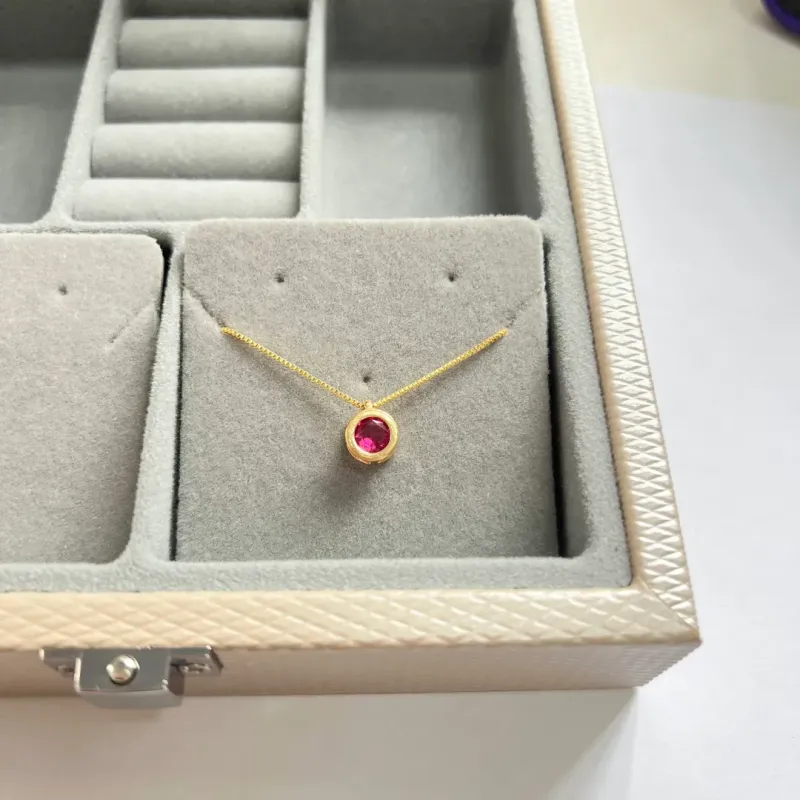 COLAR VENEZIANA 45CM PINGENTE PEDRA REDONDA RUBI CRAVAÇÃO INGLESA COLAR VENEZIANA 45CM PINGENTE PEDRA REDONDA RUBI CRAVAÇÃO INGLESA