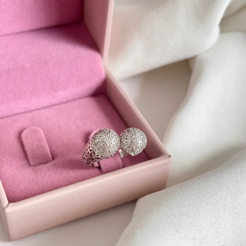 ANEL AJUSTÁVEL DETALHES VAZADOS E CRAVAÇÃO EM MICRO ZIRCONIAS ANEL AJUSTÁVEL DETALHES VAZADOS E CRAVAÇÃO EM MICRO ZIRCONIAS