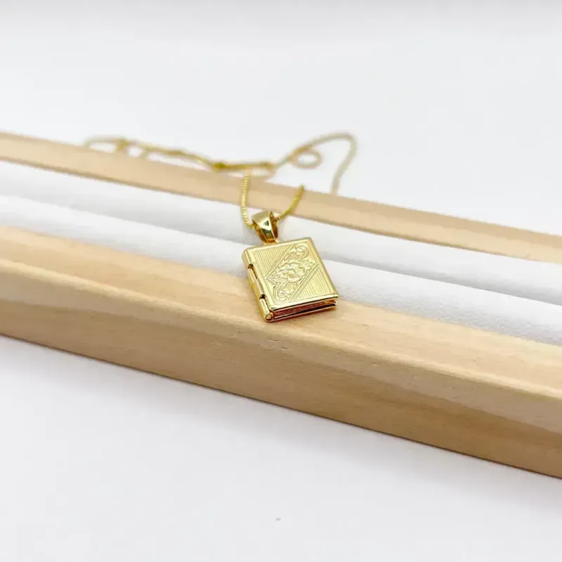 COLAR MINI RELICÁRIO DETALHES DE FLORES 1X1,5CM - VENEZIANA 45CM COLAR MINI RELICÁRIO DETALHES DE FLORES 1X1,5CM - VENEZIANA 45CM