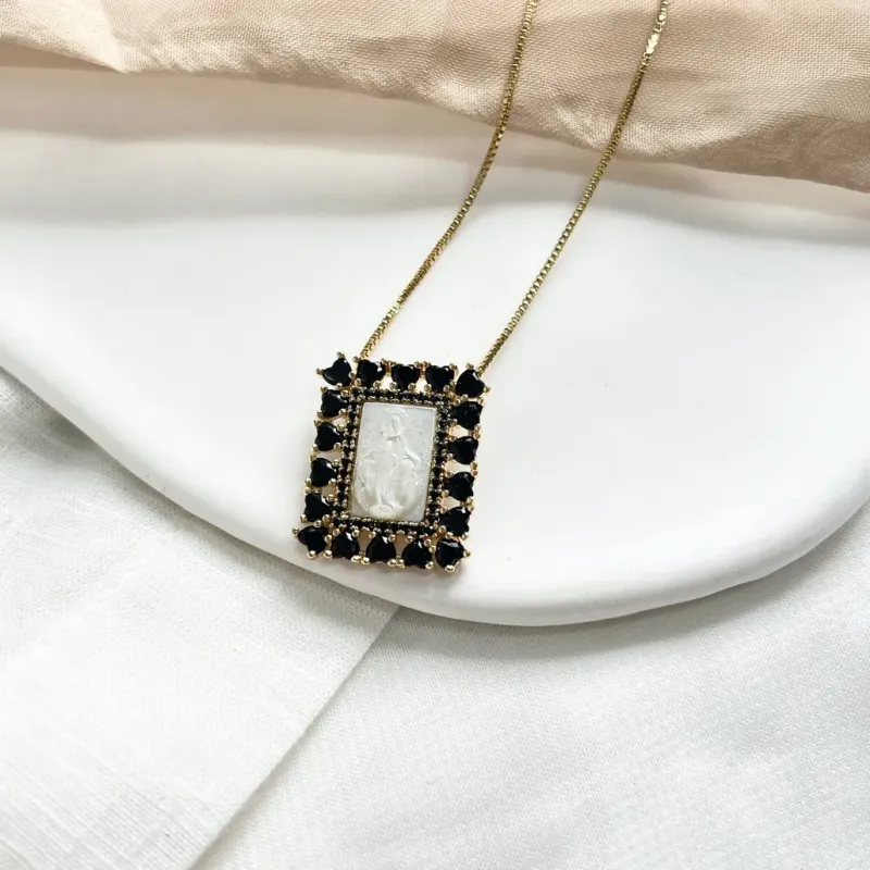 COLAR NOSSA SENHORA DAS GRAÇAS EM MADRE PÉROLA E ZIRCONIAS PRETAS COLAR NOSSA SENHORA DAS GRAÇAS EM MADRE PÉROLA E ZIRCONIAS PRETAS