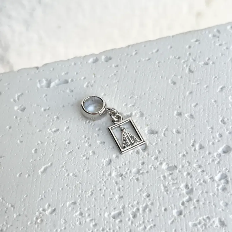 BERLOQUE CRAVEJADO NOSSA SENHORA DE APARECIDA NA MOLDURA QUADRADA BERLOQUE CRAVEJADO NOSSA SENHORA DE APARECIDA NA MOLDURA QUADRADA