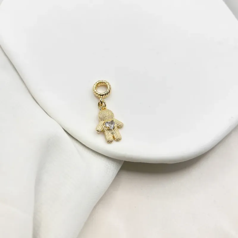 PINGENTE MENINO FALSO CRAVEJADO COM CORAÇÃO CRISTAL - BERLOQUE PINGENTE MENINO FALSO CRAVEJADO COM CORAÇÃO CRISTAL - BERLOQUE