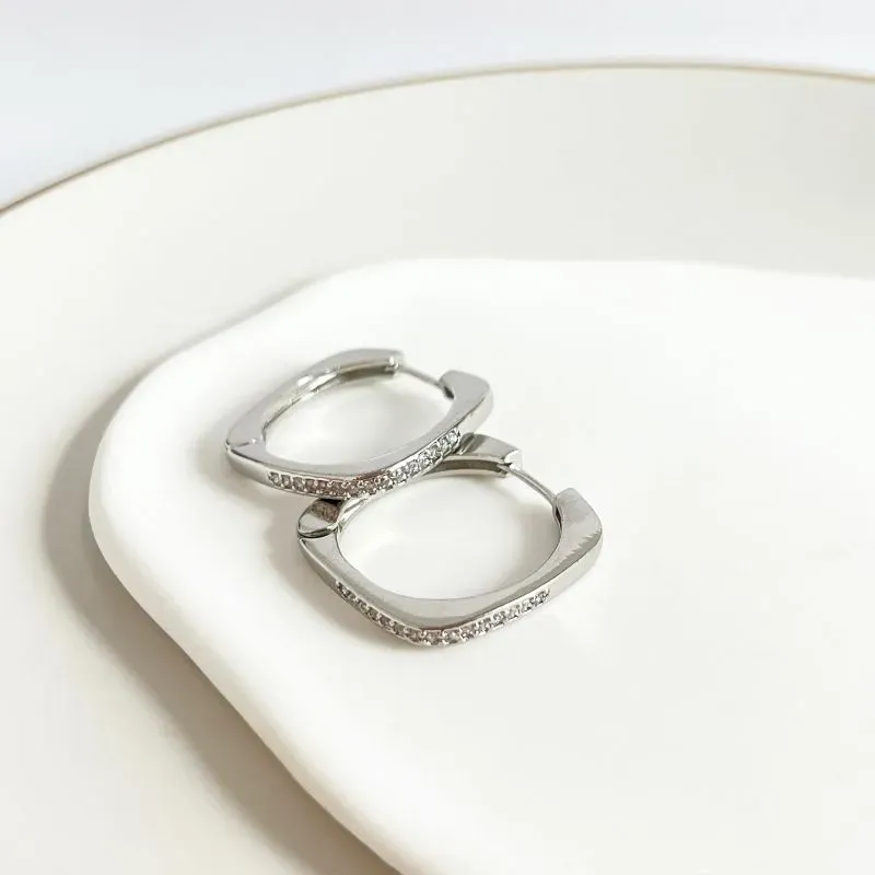 BRINCO ARGOLAS ARTICULADAS QUADRADAS GRANDES COM MICRO ZIRCONIAS BRINCO ARGOLAS ARTICULADAS QUADRADAS GRANDES COM MICRO ZIRCONIAS