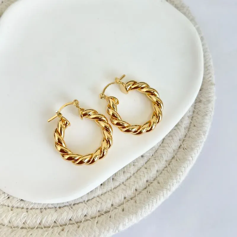 BRINCO ARGOLA TUBO TORCIDA COM FECHO ITALIANO 2,5CM BRINCO ARGOLA TUBO TORCIDA COM FECHO ITALIANO 2,5CM