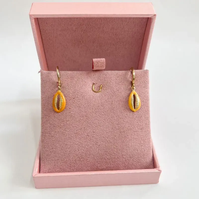 BRINCO BÚZIO COLORIDO BRINCO BÚZIO COLORIDO