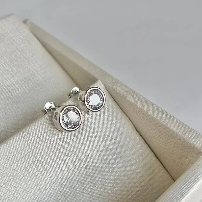 BRINCO PONTO DE LUZ COM CRAVAÇÃO ITALIANA TRABALHADA BRINCO PONTO DE LUZ COM CRAVAÇÃO ITALIANA TRABALHADA