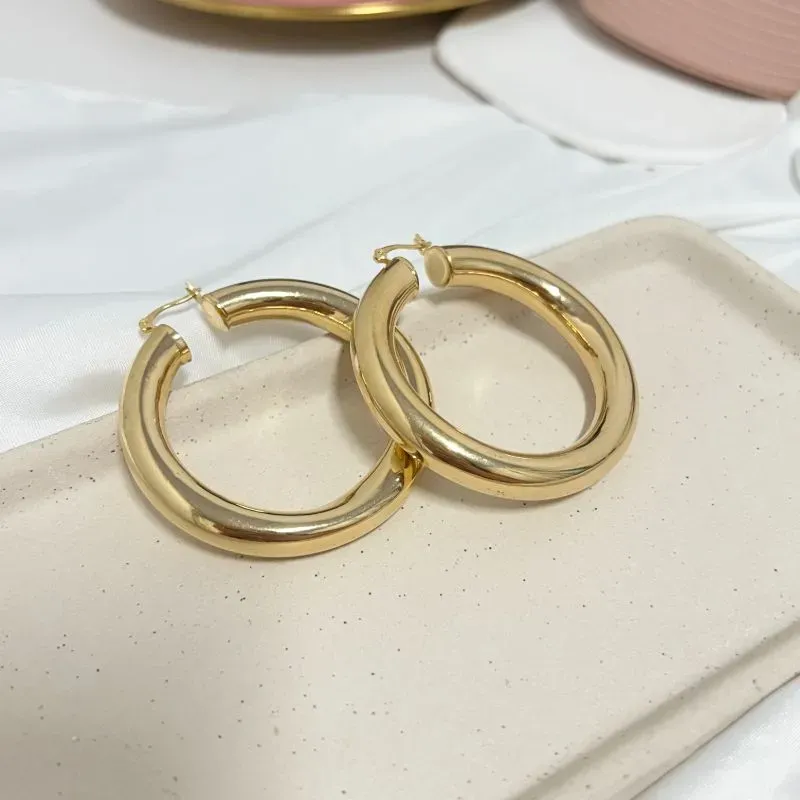 BRINCO MAXI ARGOLA TUBO SEM TARRAXA BRINCO MAXI ARGOLA TUBO SEM TARRAXA