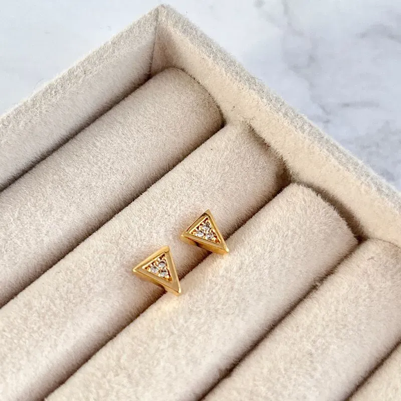 BRINCO TRIÂNGULO COM MICRO ZIRCONIA BRINCO TRIÂNGULO COM MICRO ZIRCONIA