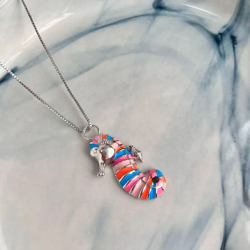 COLAR CAVALO MARINHO RESINADO COLAR CAVALO MARINHO RESINADO