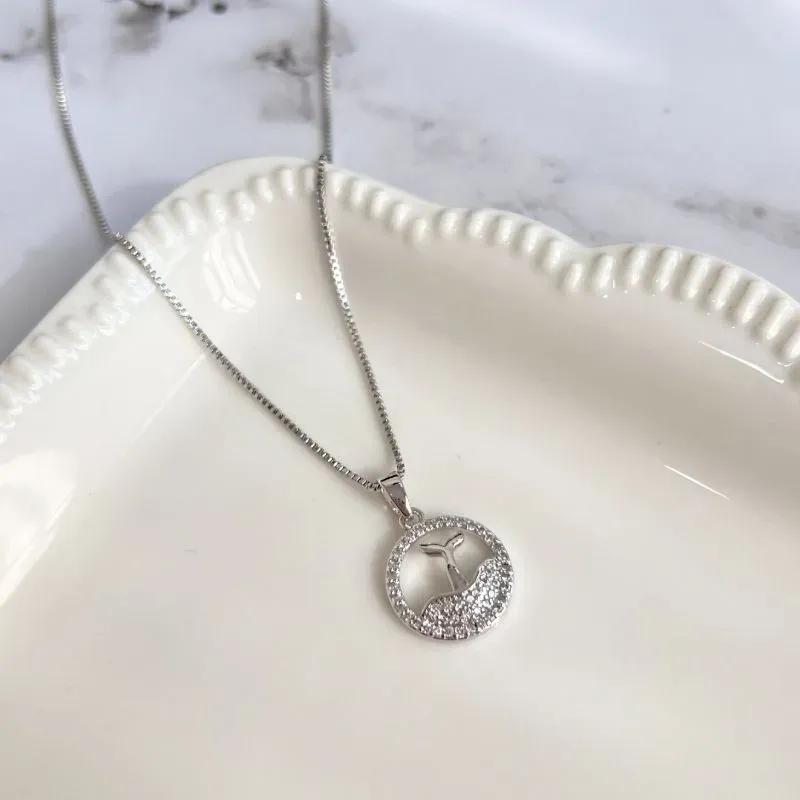 COLAR MEDALHA RABO DE BALEIA CRAVEJADO COLAR MEDALHA RABO DE BALEIA CRAVEJADO