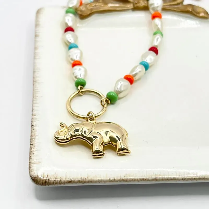 COLAR PÉROLAS E MIÇANGAS COM ELEFANTE COLAR PÉROLAS E MIÇANGAS COM ELEFANTE