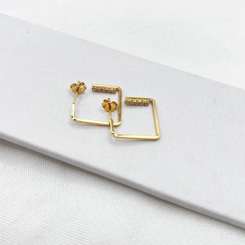 BRINCO ARGOLA FINA QUADRADA  COM 5 STRASS BRINCO ARGOLA FINA QUADRADA  COM 5 STRASS