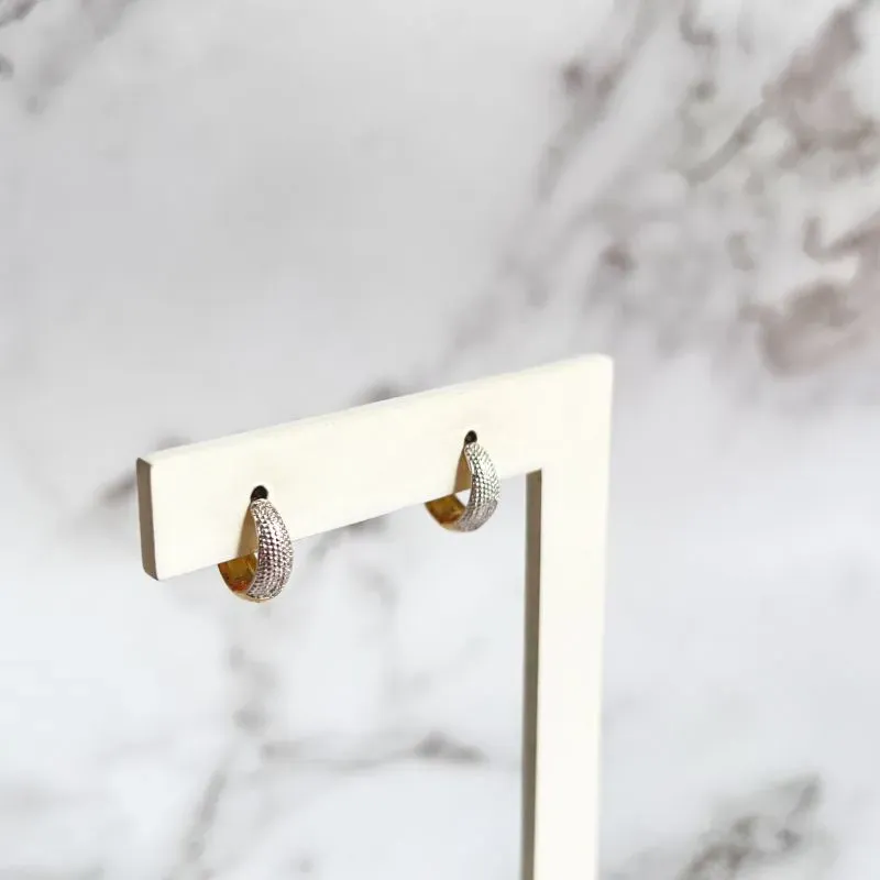 BRINCO ARGOLA GOTA TRABALHA APENAS NA FRENTE BRINCO ARGOLA GOTA TRABALHA APENAS NA FRENTE