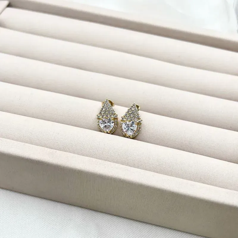 BRINCO GOTA DE MICRO ZIRCONIA COM PEDRA CORAÇÃO EM CRISTAL BRINCO GOTA DE MICRO ZIRCONIA COM PEDRA CORAÇÃO EM CRISTAL