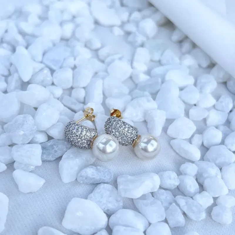 BRINCO PINO CRAVEJADO COM  PÉROLA PENDURADA BRINCO PINO CRAVEJADO COM  PÉROLA PENDURADA