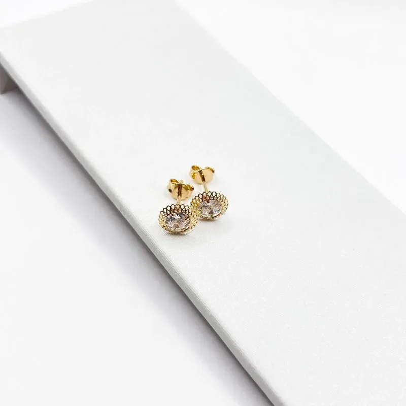 BRINCO PONTO DE LUZ COM ACABAMENTO RENDADO BRINCO PONTO DE LUZ COM ACABAMENTO RENDADO