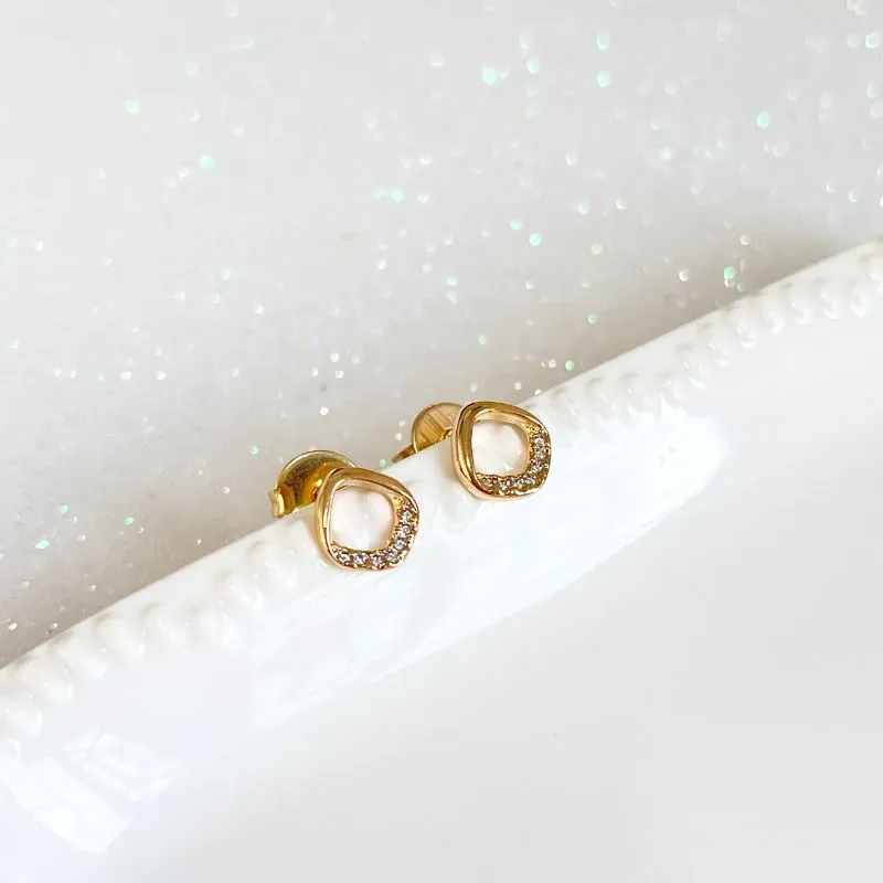 BRINCO VAZADO MICRO ZIRCONIAS BRINCO VAZADO MICRO ZIRCONIAS