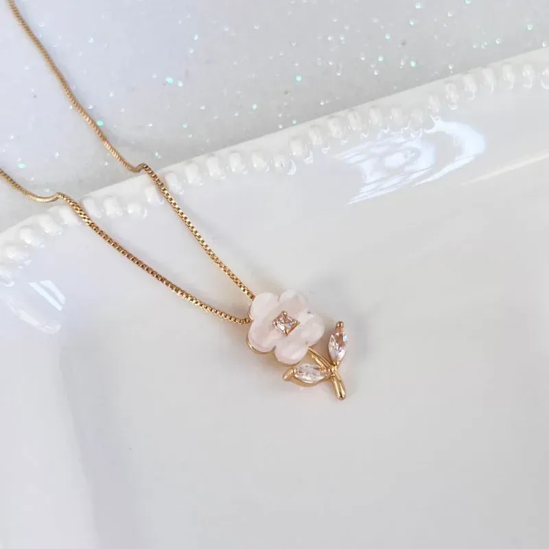 COLAR FLOR COM MADRE PÉROLA COLAR FLOR COM MADRE PÉROLA