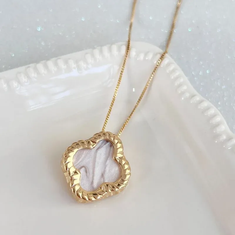 COLAR TREVO MADRE PÉROLA COLAR TREVO MADRE PÉROLA