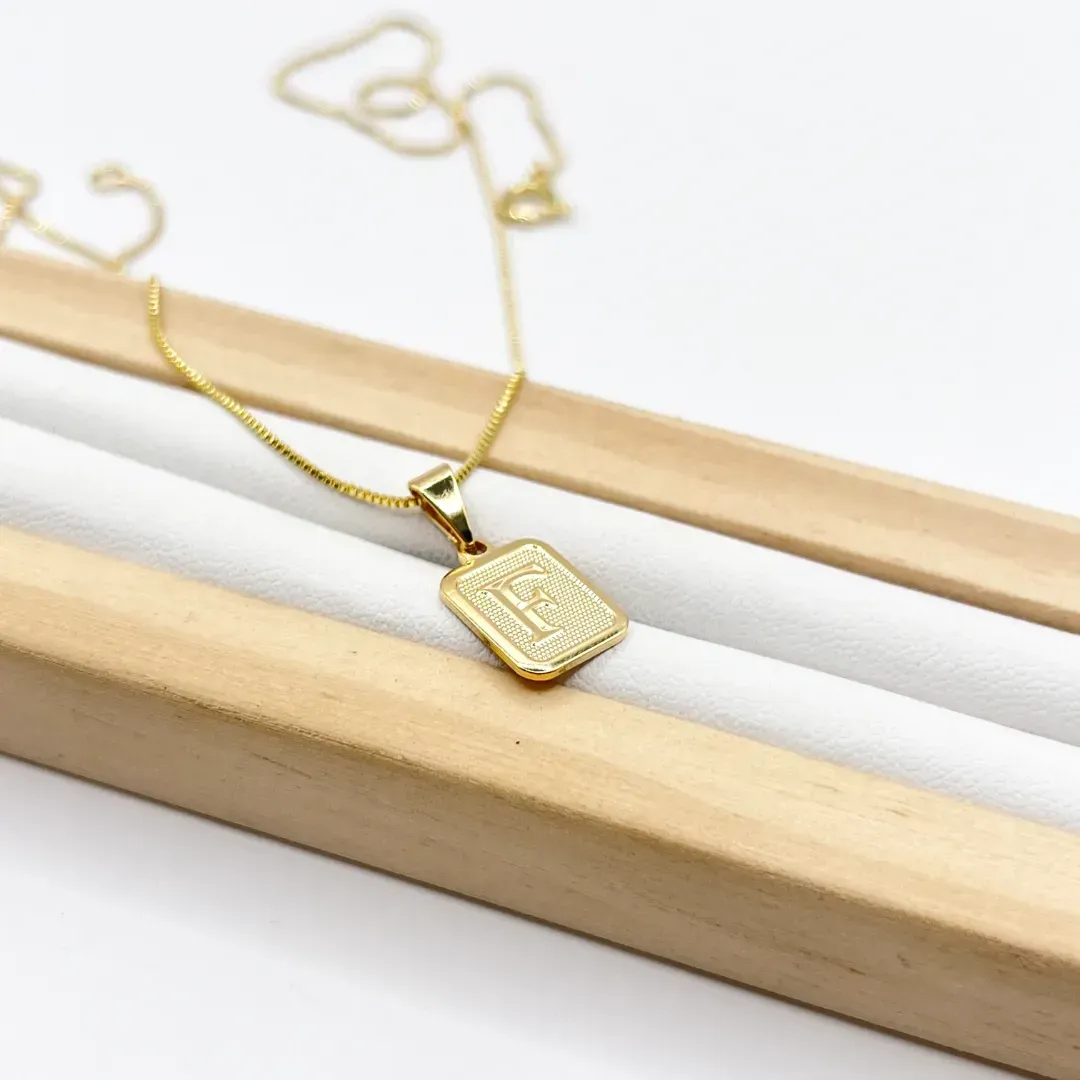 COLAR PINGENTE MINI 1X1 MEDALHA DE LETRA - F