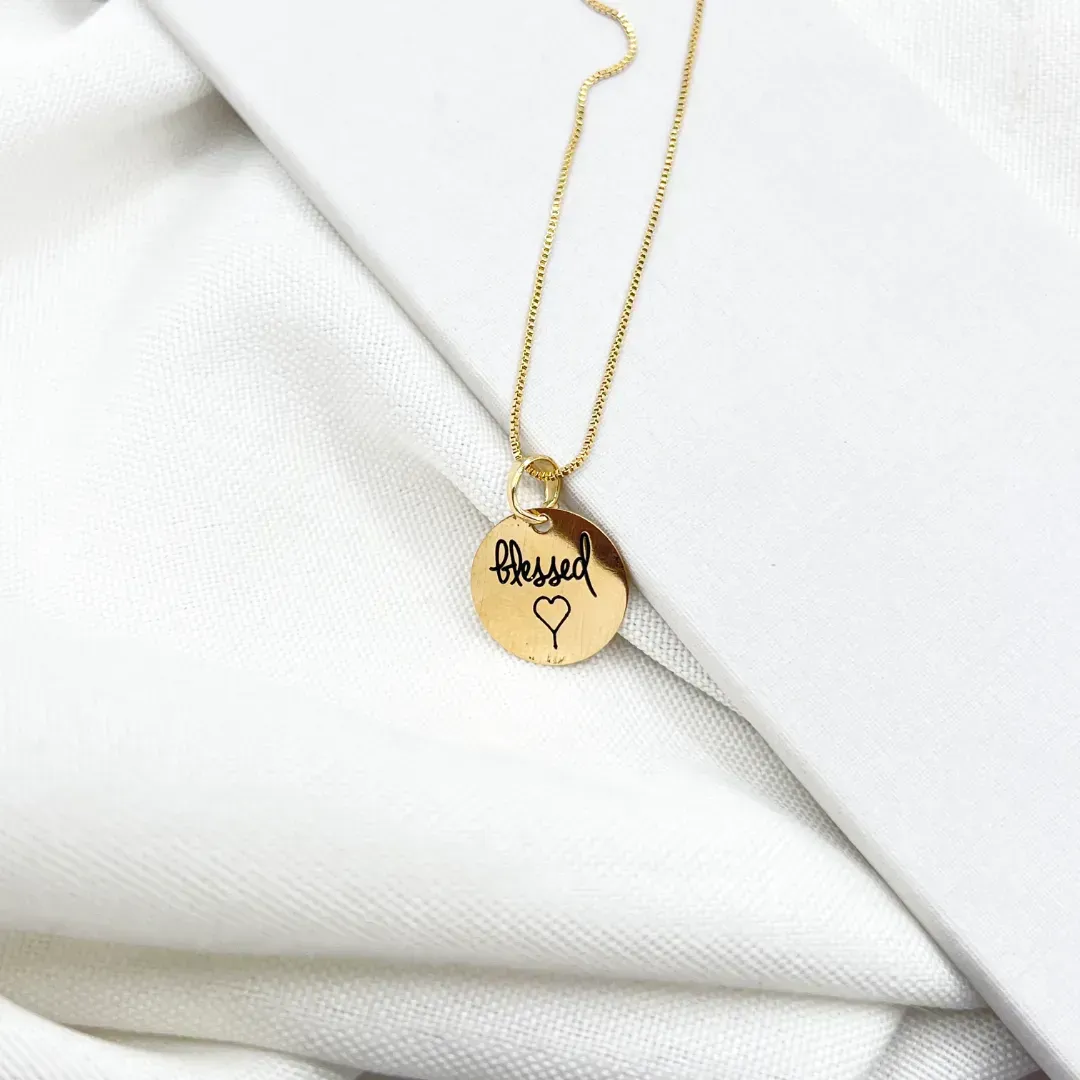 COLAR MINI MEDALHA 1,5CM BLESSED (ABENÇOADA)
