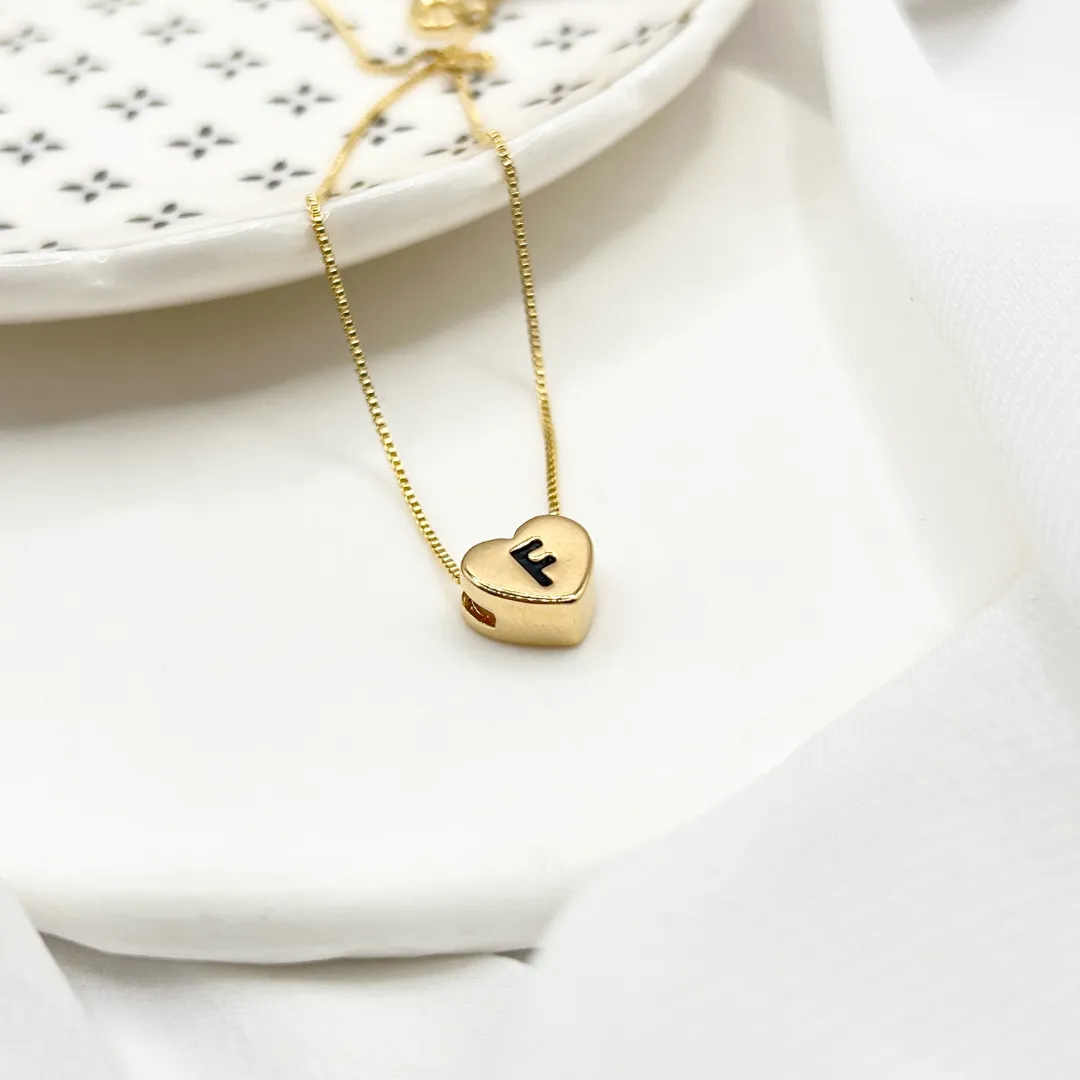 COLAR CORAÇÃO 0.9MM COM LETRA E DETALHE EM PRETO - F