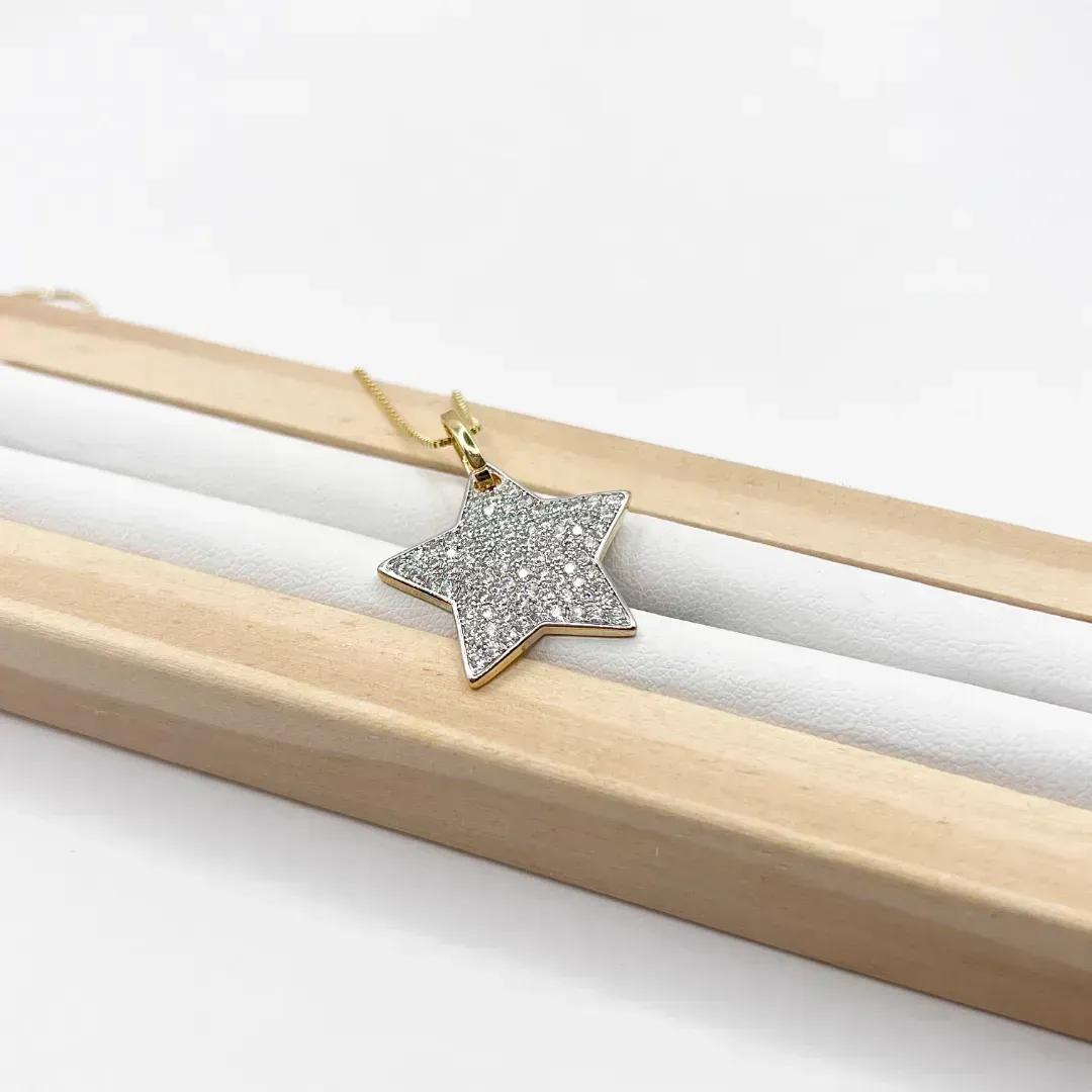 COLAR PINGENTE ESTRELA CRAVEJADA