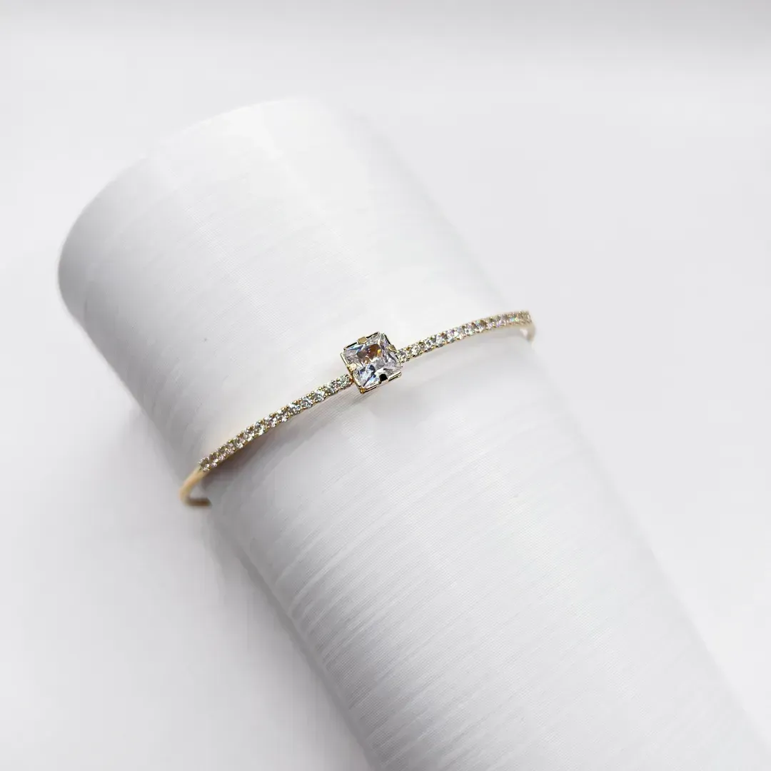 BRACELETE FIO ABERTO COM RIVIERA E PEDRA QUADRADA