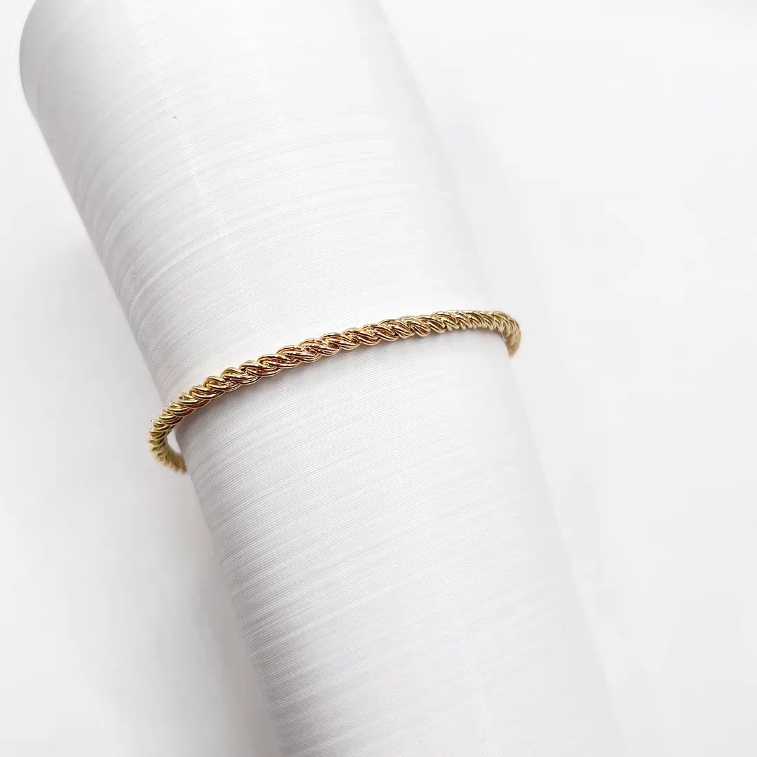 BRACELETE TORCIDO COM FECHO E EXTENSOR