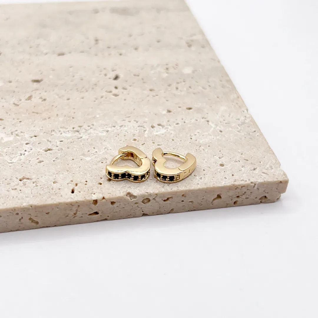 BRINCO ARGOLA ARTICULADA CORAÇÃO COM ZIRCONIA PRETA 1CM