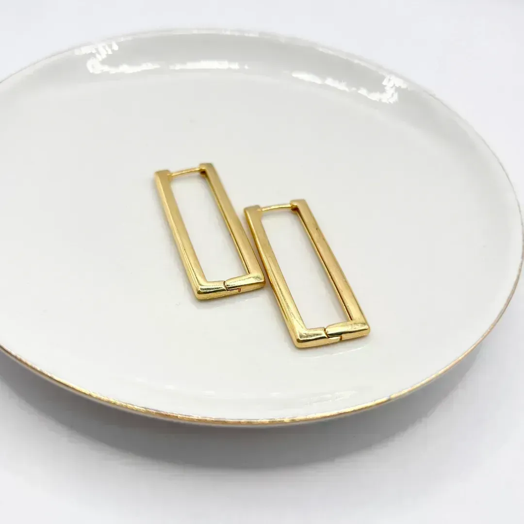 BRINCO ARGOLA ARTICULADA RENTANGULAR 3CM