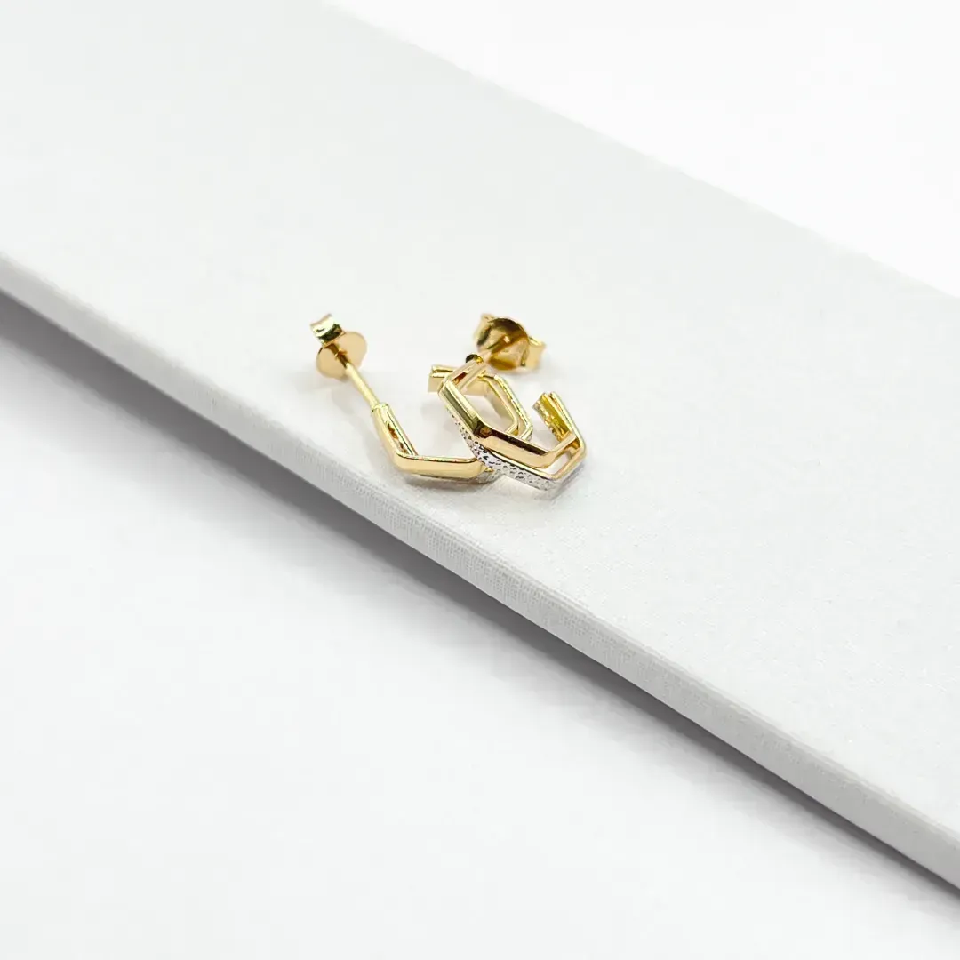BRINCO ARGOLA TRIPLA COM DETALHE EM CANETA DE RÓDIO BRANCO 1,1CM