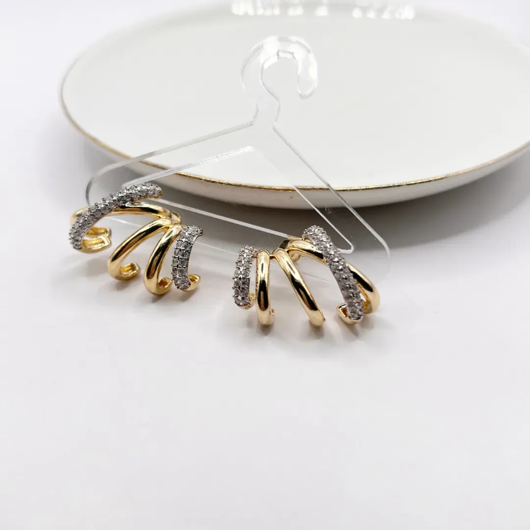 BRINCO EAR CUFF CRAVEJADO