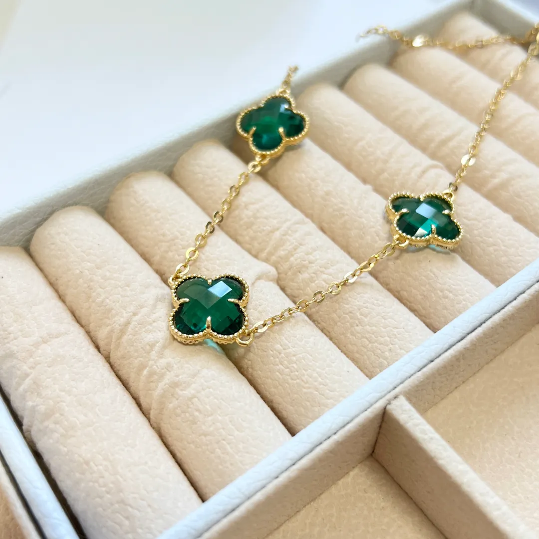 COLAR CHOKER 3 TREVOS VERDE ESMERALDA 40CM + 8CM EXTENSOR