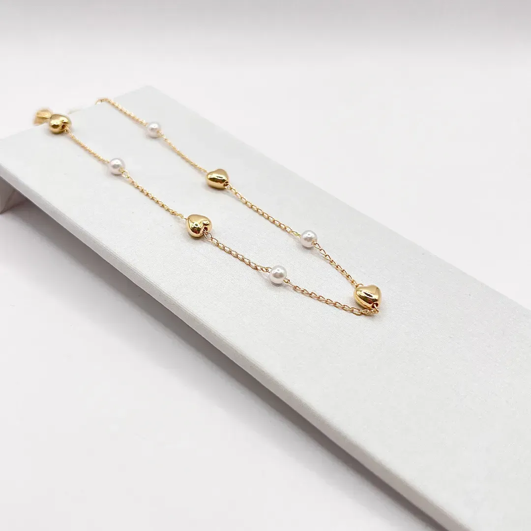 COLAR CHOKER CORAÇÃO LISO E PÉROLAS 43CM