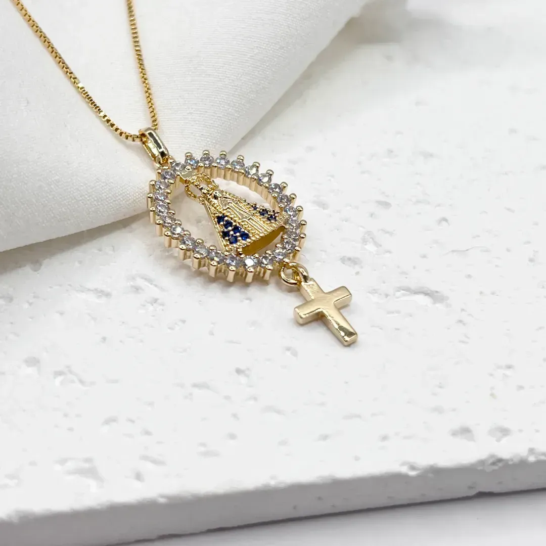 COLAR COM PINGENTE NOSSA SENHORA DE APARECIDA E CRUZ PENDURADA