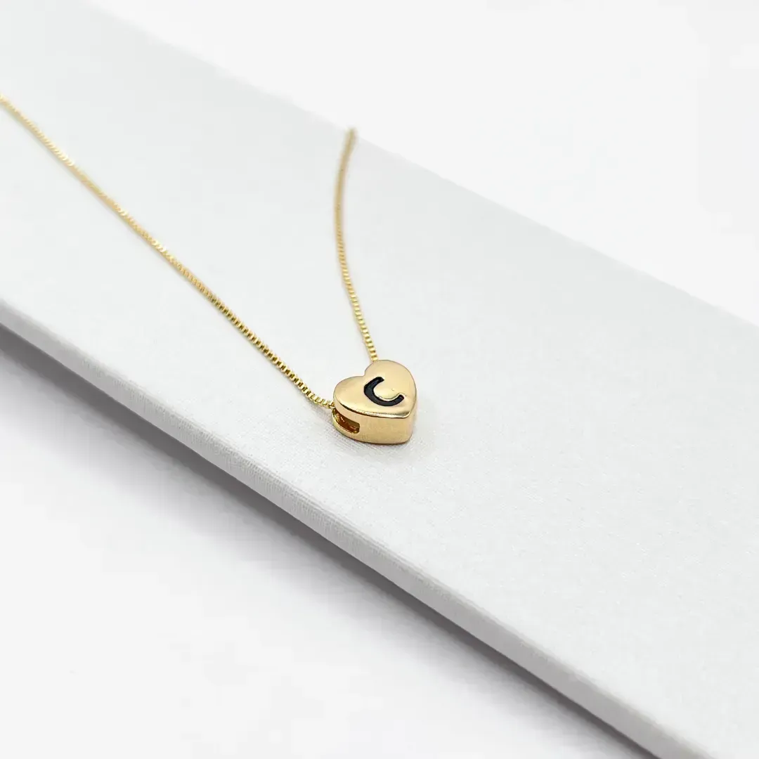 COLAR CORAÇÃO 0.9MM COM LETRA E DETALHE EM PRETO - C