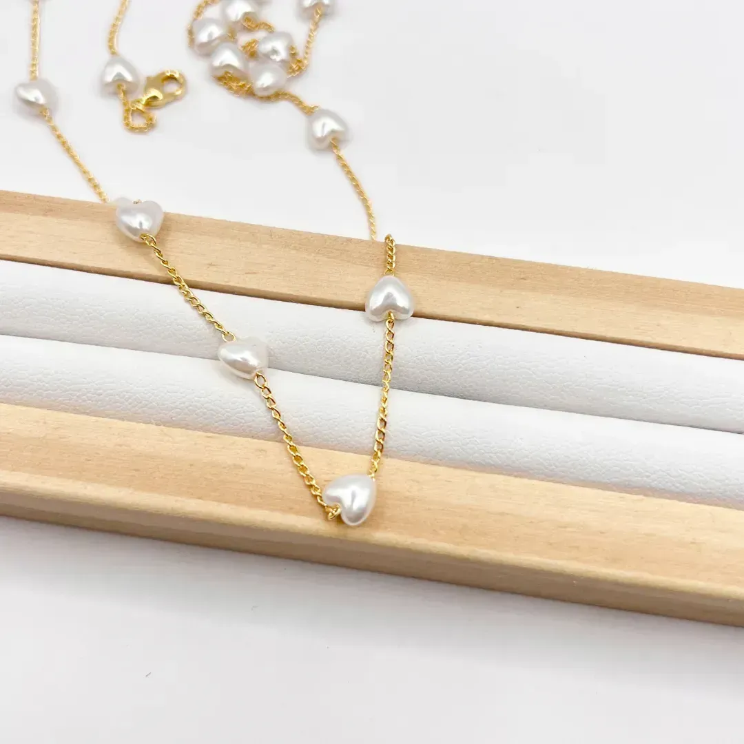 COLAR LONGO 60CM PÉROLAS DE CORAÇÃO