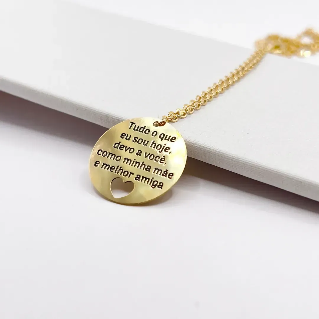 COLAR MEDALHA CORAÇÃO VAZADO - TUDO O QUE EU SOU HOJE, DEVO A VOCÊ COMO MINHA MÃE E MELHOR AMIGA