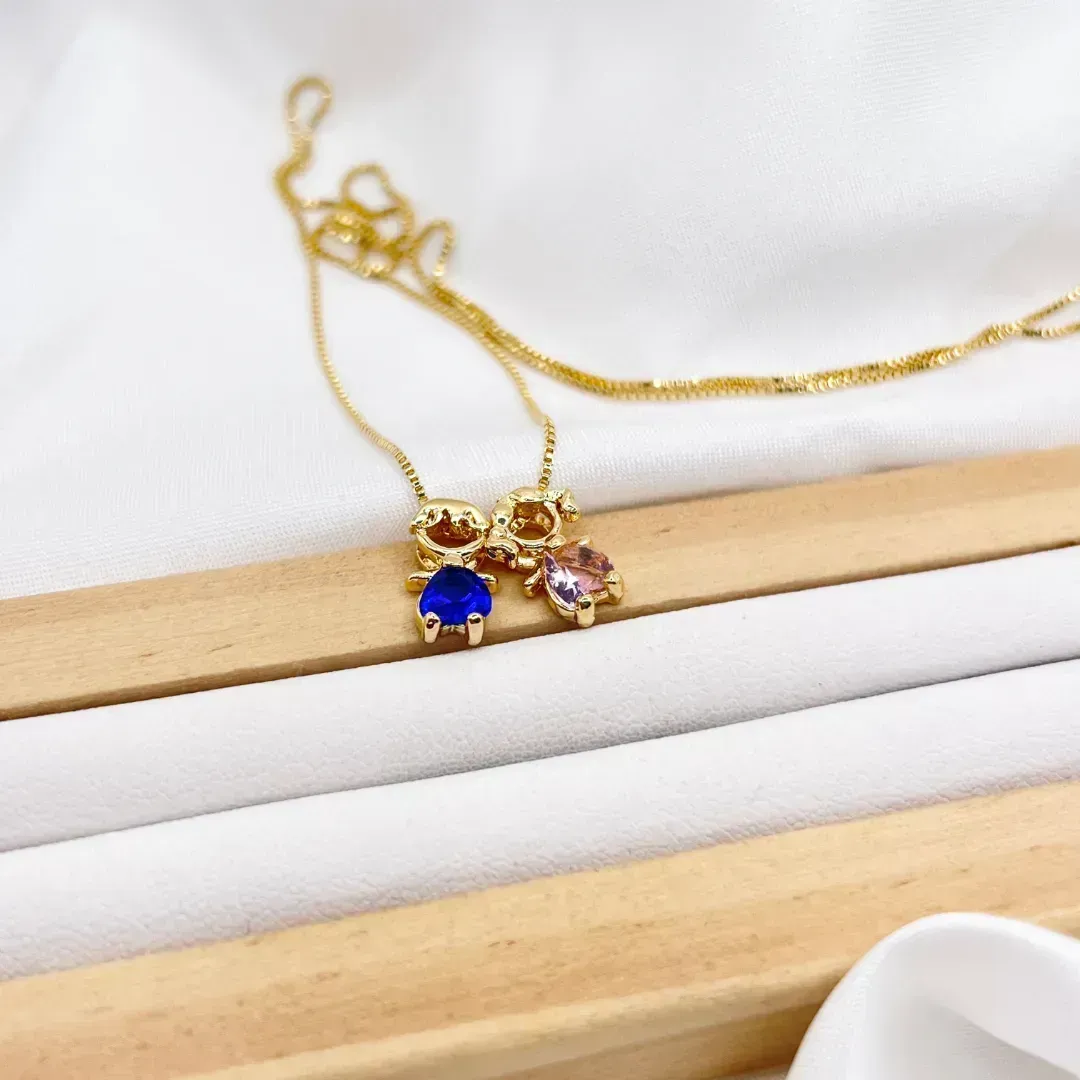 COLAR MINI CASAL COM PEDINHAS ROSA E AZUL