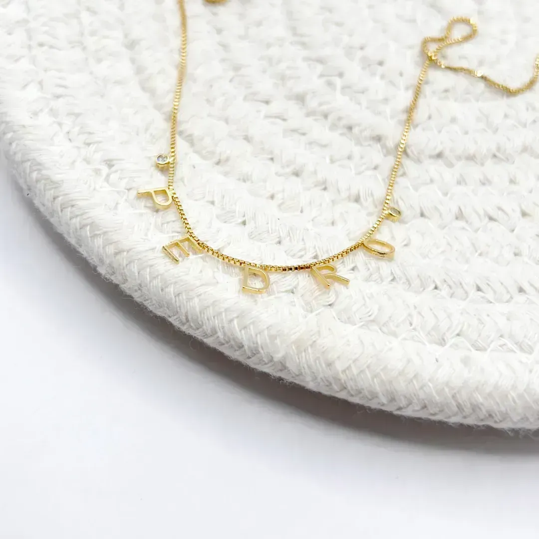 COLAR PERSONALIZADO 5 LETRAS E ZIRCONIAS NAS PONTAS - PEDRO